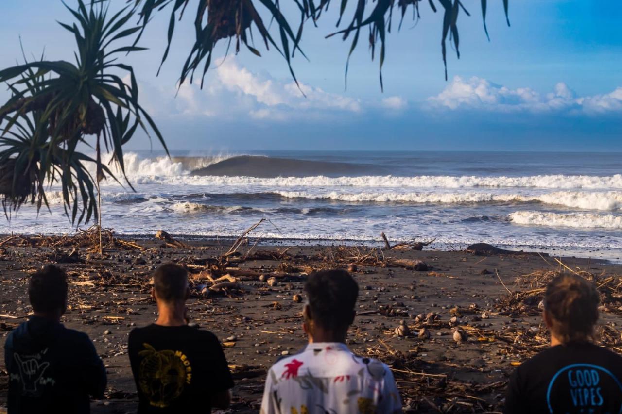 Hotel Medewi Secret Surfcamp Pulukan Exterior foto