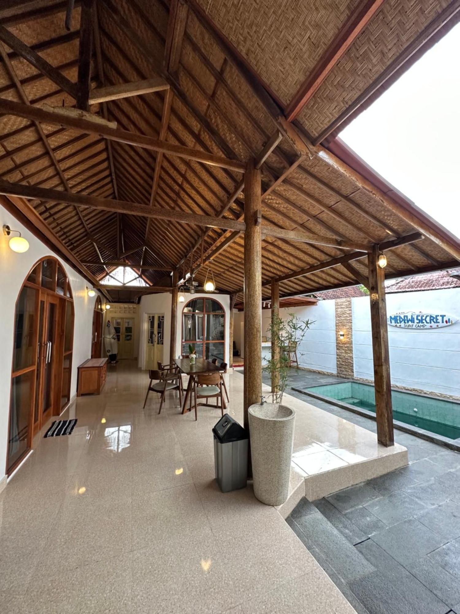 Hotel Medewi Secret Surfcamp Pulukan Exterior foto